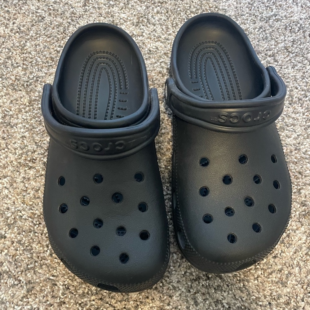 Classic Crocs, black, size Mens6/Womens8.